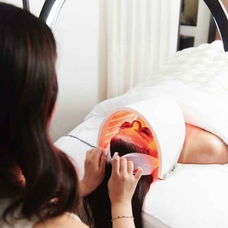 Red Light Therapy for Anti-Aging: The Science Behind 660nm and Skin Repair