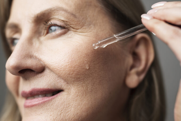 Niacinamide for Wrinkles: Inside the Anti-Aging B3 Derivative